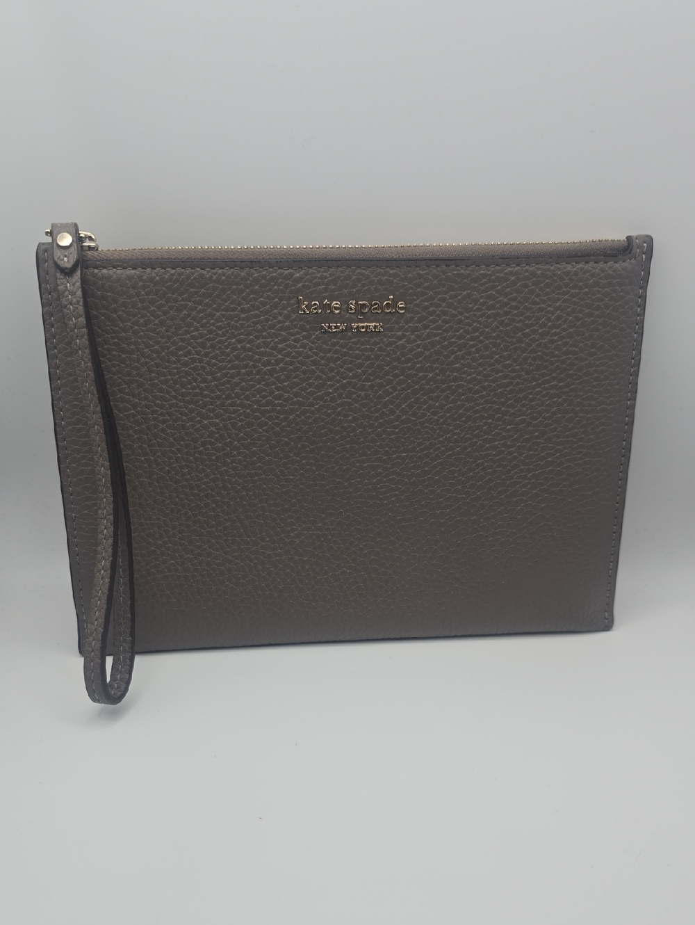 Kate Spade ♠️ Taupe Pebbled Leather  Wristlet W/ Gold Hardware (NWOT)✨️♠️✨️